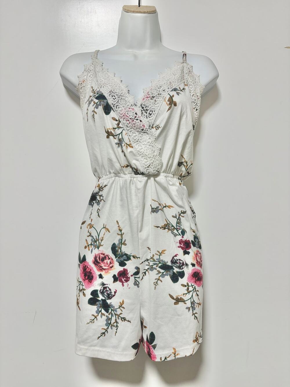 Women’s Floral Romper Lace Trim Criss Cross Back Sleeveless Boho White Small